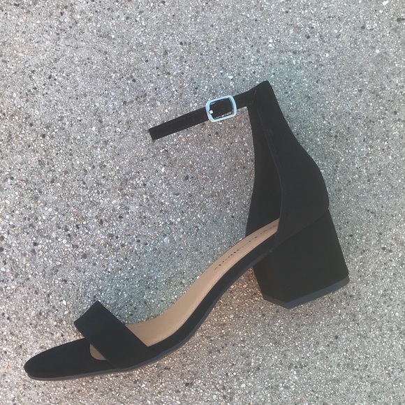 Cityclassified Shoes - Best Seller Weekend Basic Black low heel ankle strap sandal Nu Shuz Key West